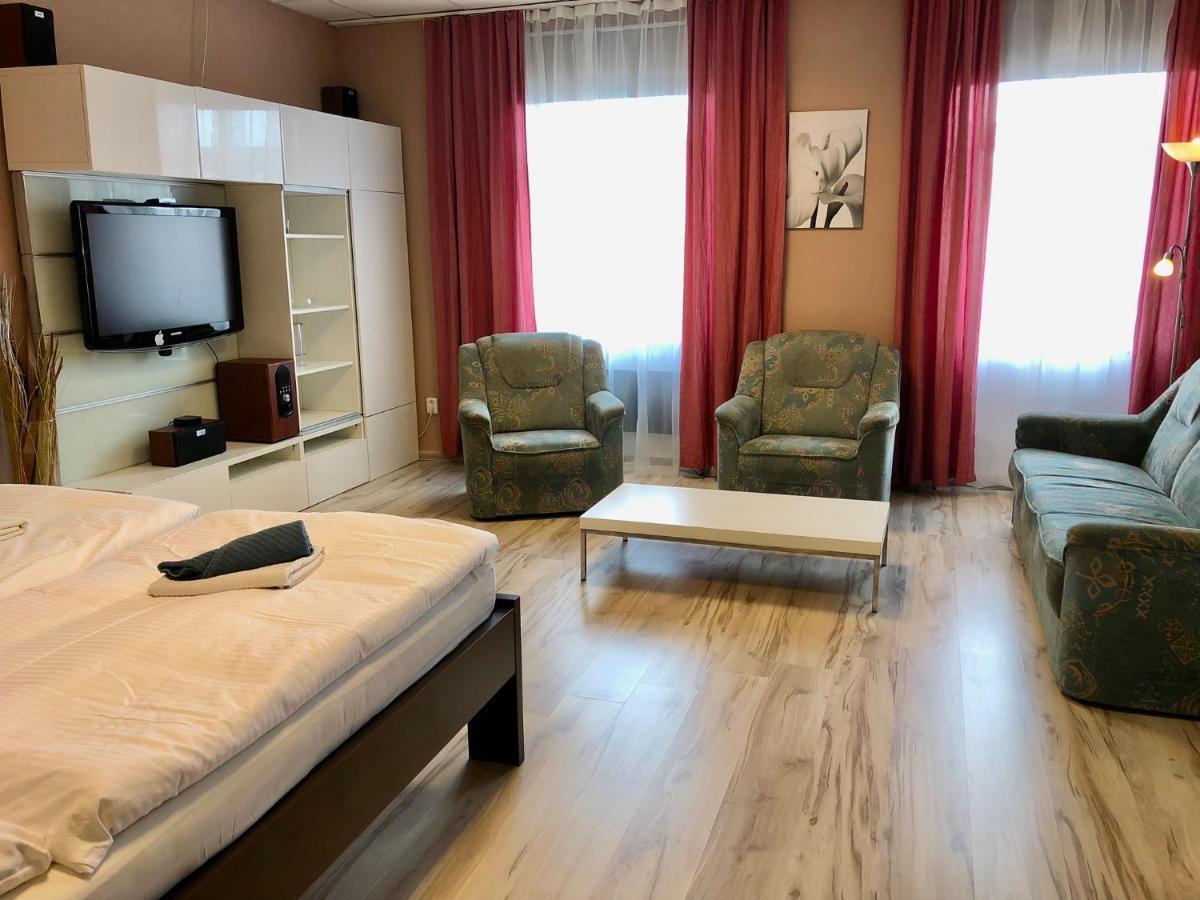 Pension Village Karlovy Vary Ngoại thất bức ảnh
