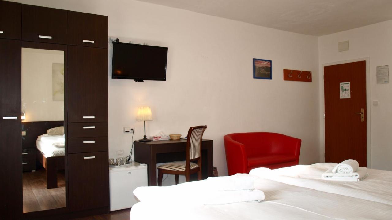 Pension Village Karlovy Vary Ngoại thất bức ảnh